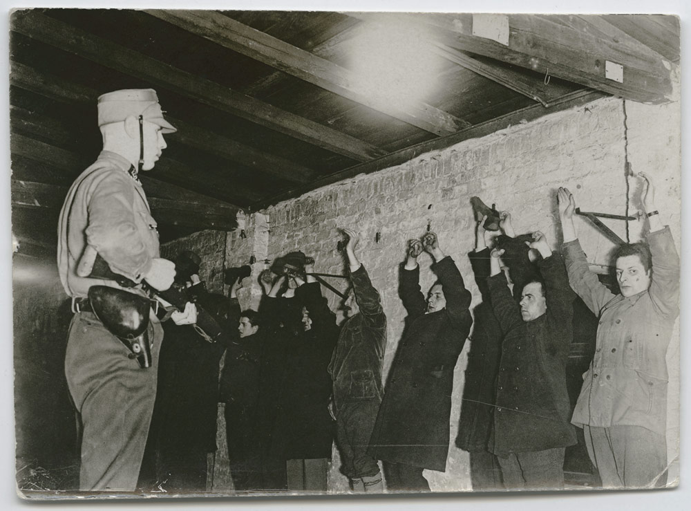 Häftlinge des frühen Konzentrationslagers in der Friedrichstraße 234, März 1933, Bundesarchiv
