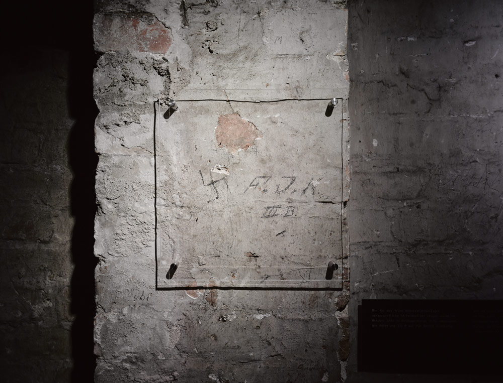 Wall inscription „FJK IIIB”, Photo Harry Weber